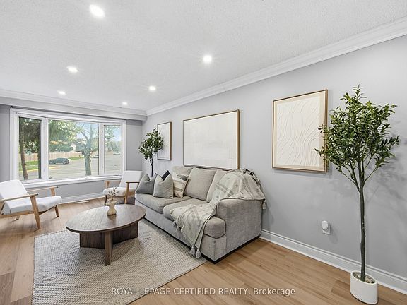 5th image of 134 Hansen Rd N
