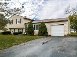 7941 Amor Dr, Clay, NY 13041