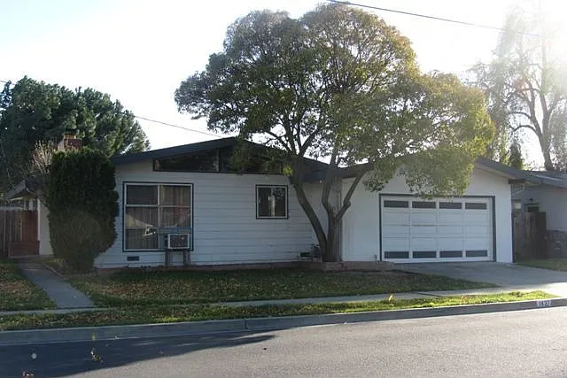 1427 Spruce St photo 1