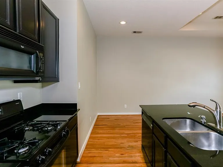 4030 Center St — Photo 12