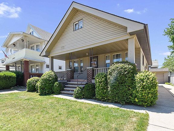 3rd image of 2096 Wyandotte Ave