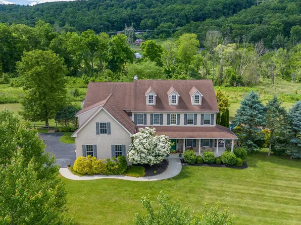 2937 Shirley Ln, Springtown, PA 18081