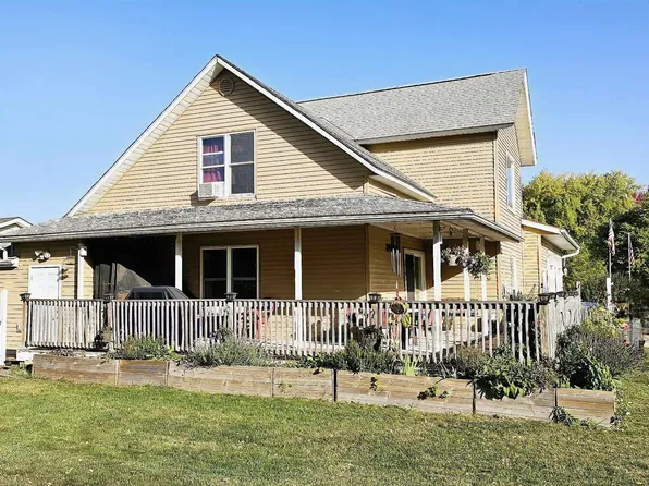 201 N Brush St, Lawler, IA 52154