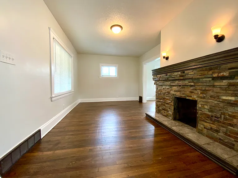 20101 S Lake Shore Blvd — Photo 8