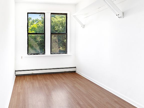 4th image of 326 22nd St #2