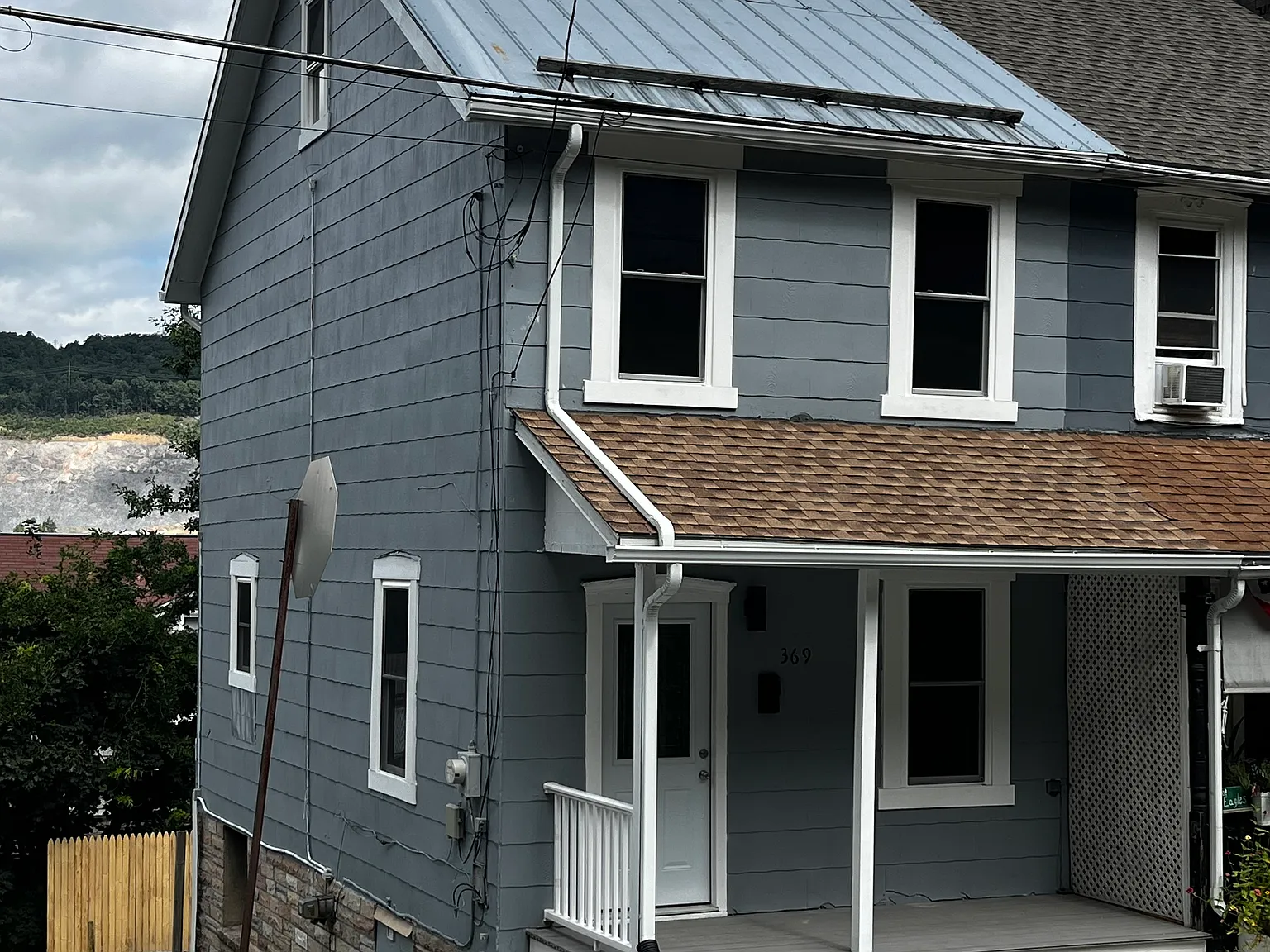 3 bed, 1.5 bath, 1140 sqft, $1,100 — Photo 1