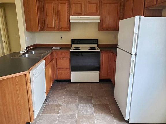 4th image of 144 Sagebrush Ave #144D