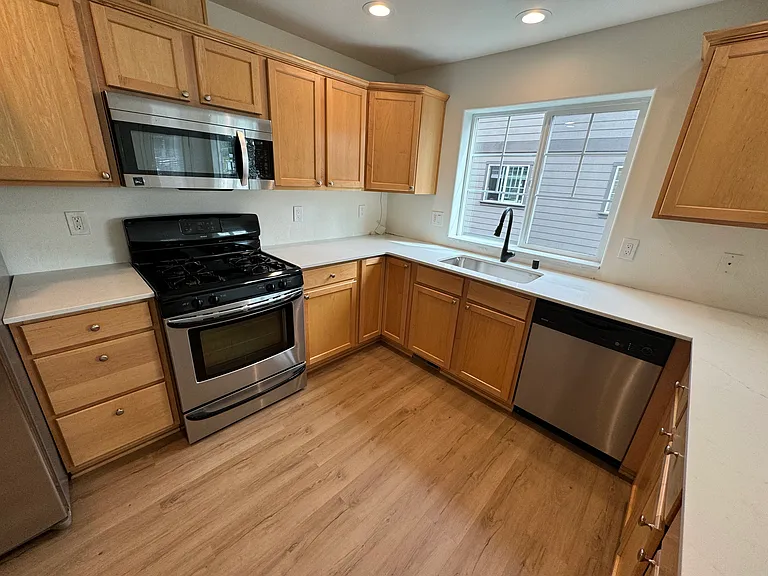 7117 Rainier Dr #H — Photo 3