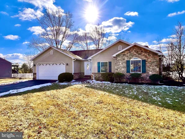 906 Richards Ave, Douglassville, PA 19518