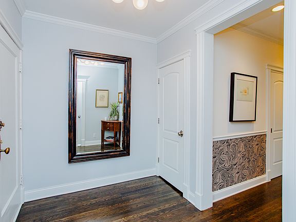 3rd image of 1400 W Elmdale Ave APT 3E