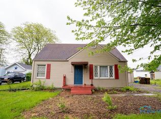 1702 E Hopkins St, Defiance, OH 43512