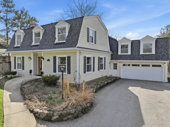 14 Timber Ln, Northbrook, IL 60062