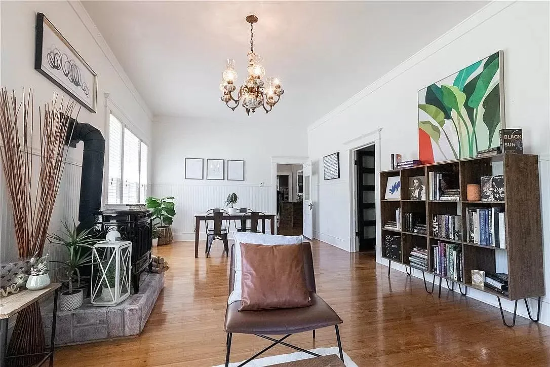4 bed, 2300 sqft, $2,300 — Photo 4