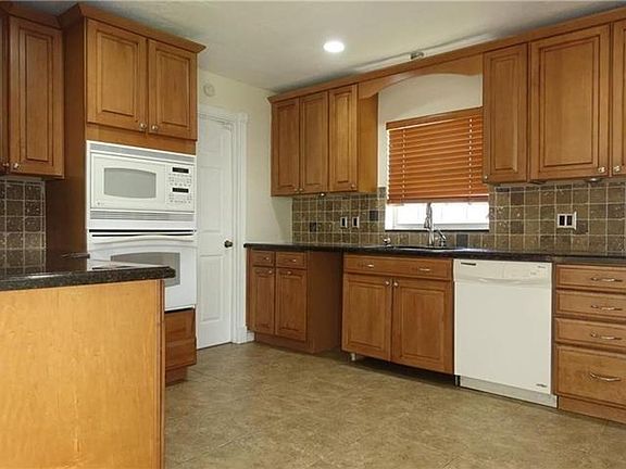 5th image of 10838 Winding Creek Way