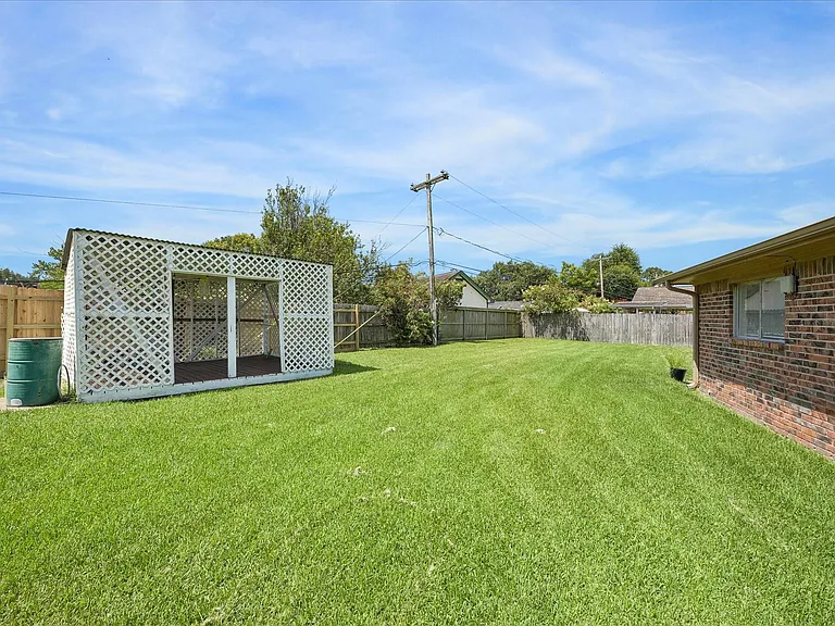 1217 E Brown Ln — Photo 16