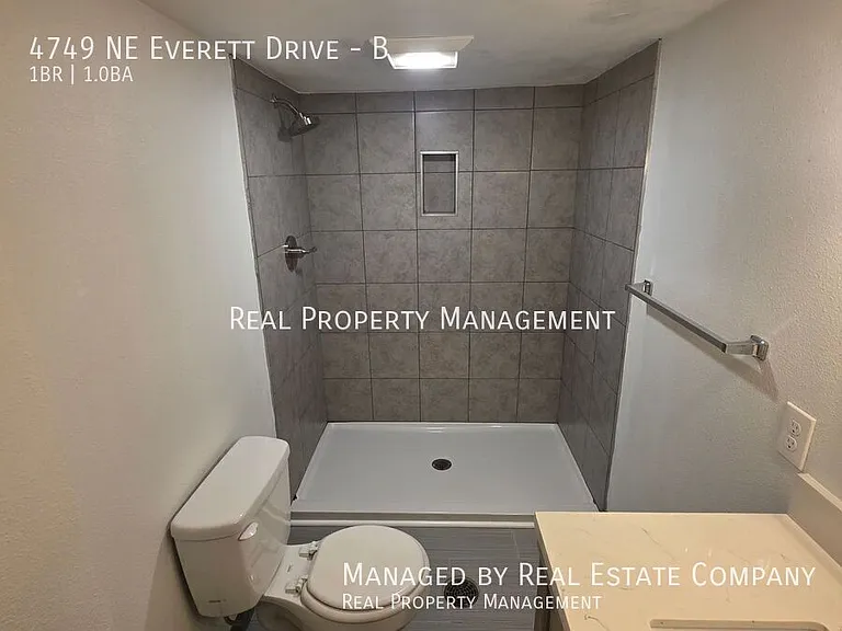 4749 NE Everett Dr #B — Photo 11