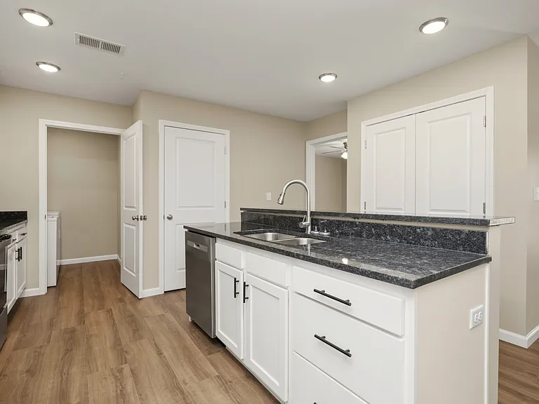 2319 Lantern Ridge Dr — Photo 7