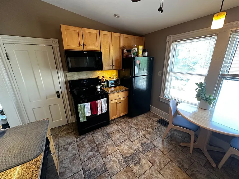 27 Vick Park #A — Photo 7