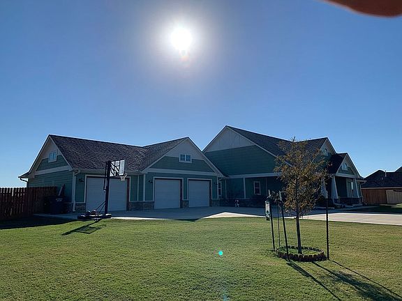 3rd image of 45145 Scotlyn Dr