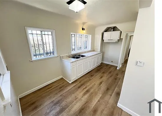 2915 W Florence Ave — Photo 8