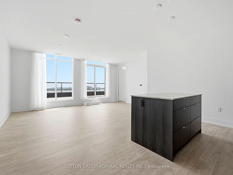 858 Dupont St #Penthouse 43 — Photo 2