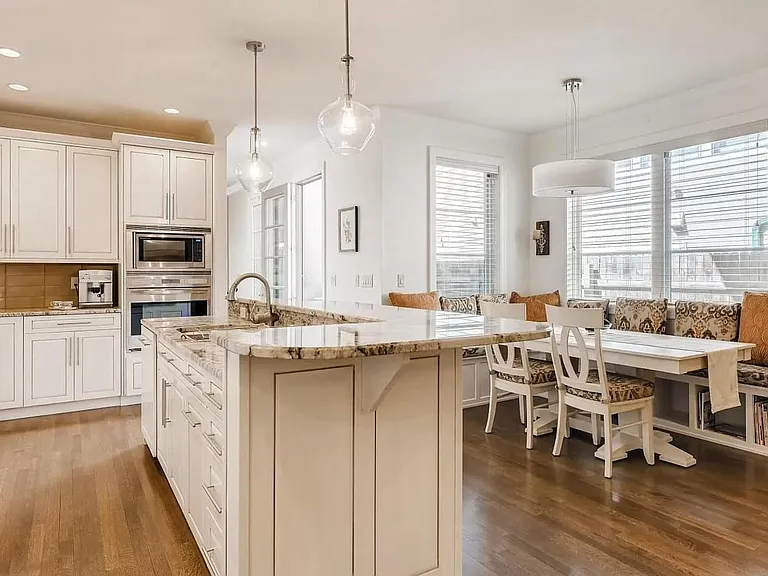 436 Jackson St — Photo 11