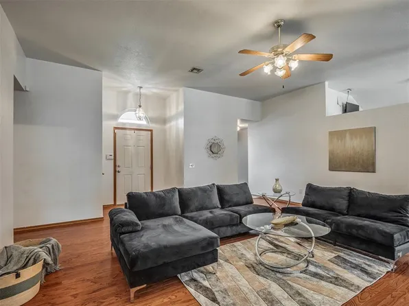 2805 SE 95th St, Moore, OK 73160