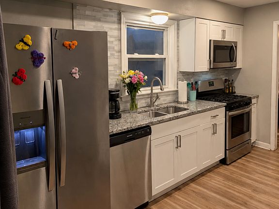 5th image of 16733 Crane Ave