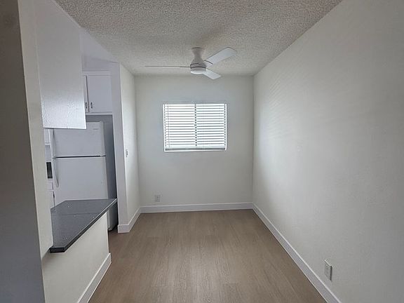 4th image of 11816 Chandler Blvd #11