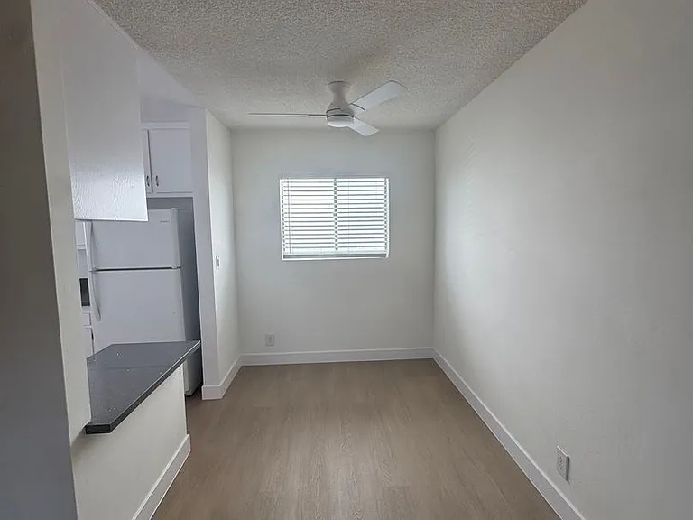 11816 Chandler Blvd #11 — Photo 3
