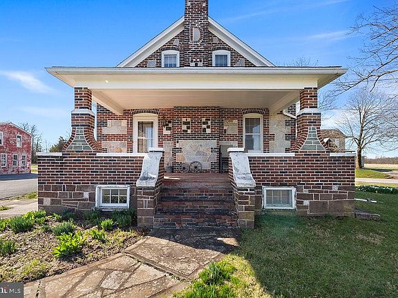 2nd image of 2085 Harney Rd