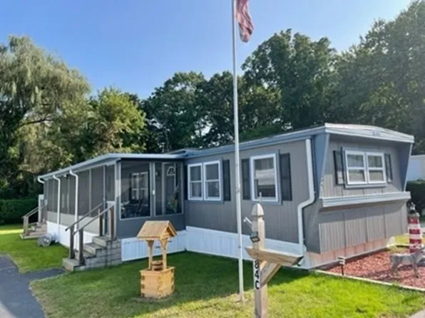 261-261C Newbury St #84C, Peabody, MA 01960