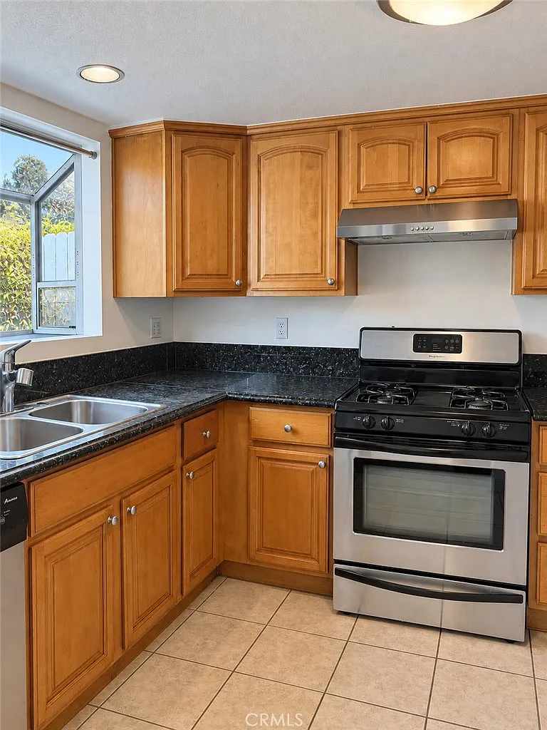 2 bed, 1174 sqft, $3,100 — Photo 2