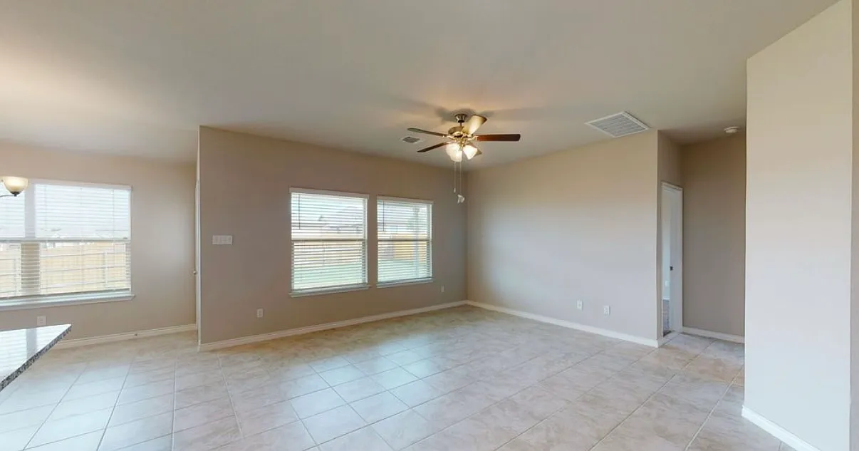 3 bed, 1370 sqft, $1,795 — Photo 4