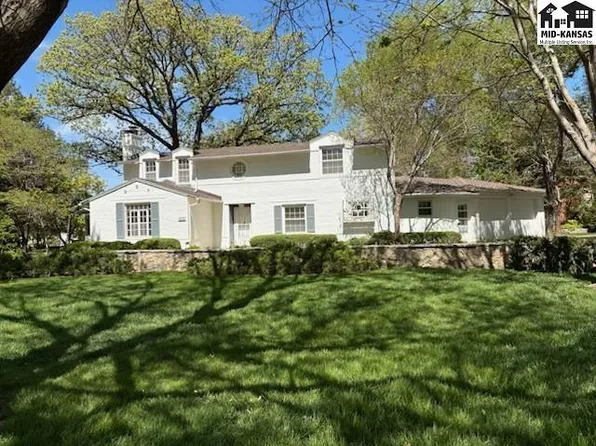 400 Hyde Park Dr, Hutchinson, KS 67502