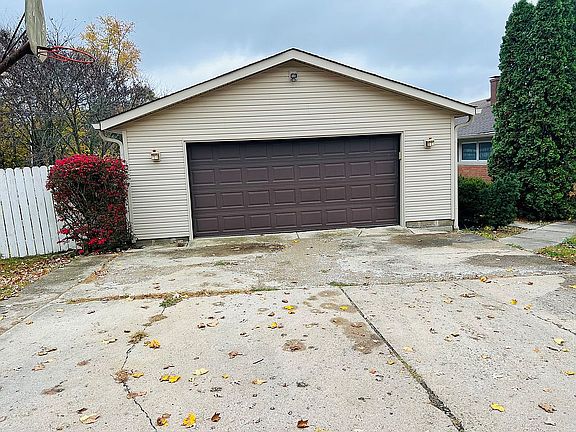 2nd image of 891 Sunset Dr