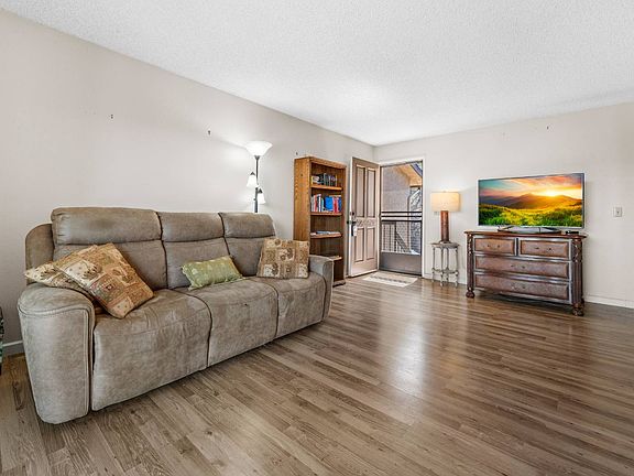 2nd image of 5111 Fontaine St Unit 212