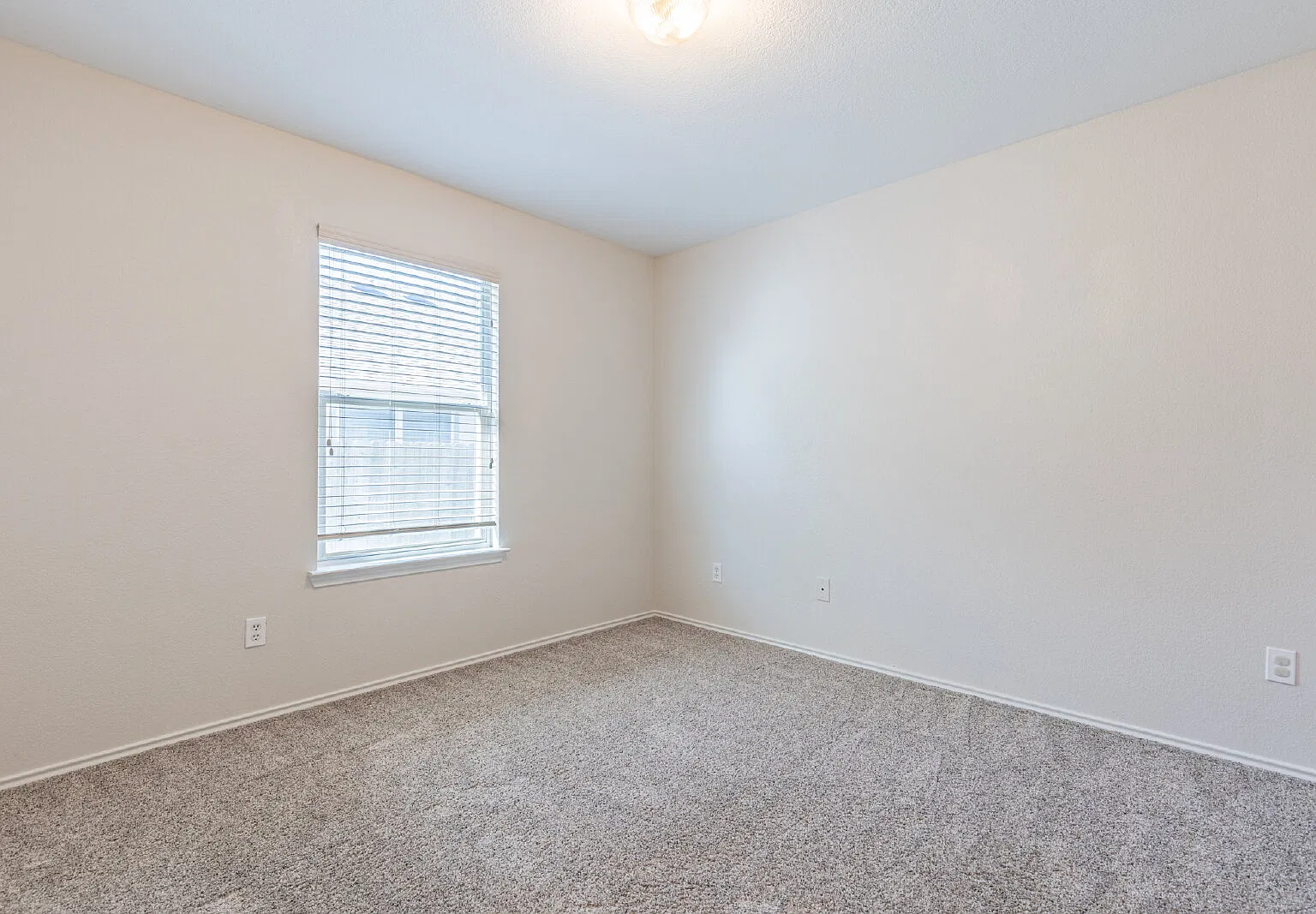 3 bed, 2.0 bath, 1551 sqft, $1,650 — Photo 4