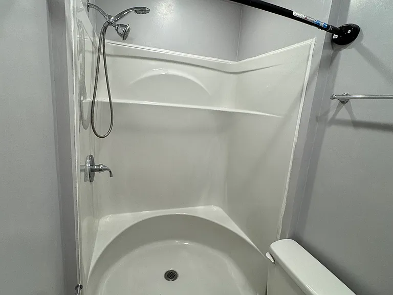 906 Locust Dr — Photo 12