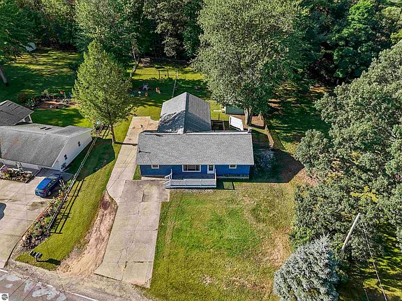 3rd image of 1705 S Lake Mitchell Dr