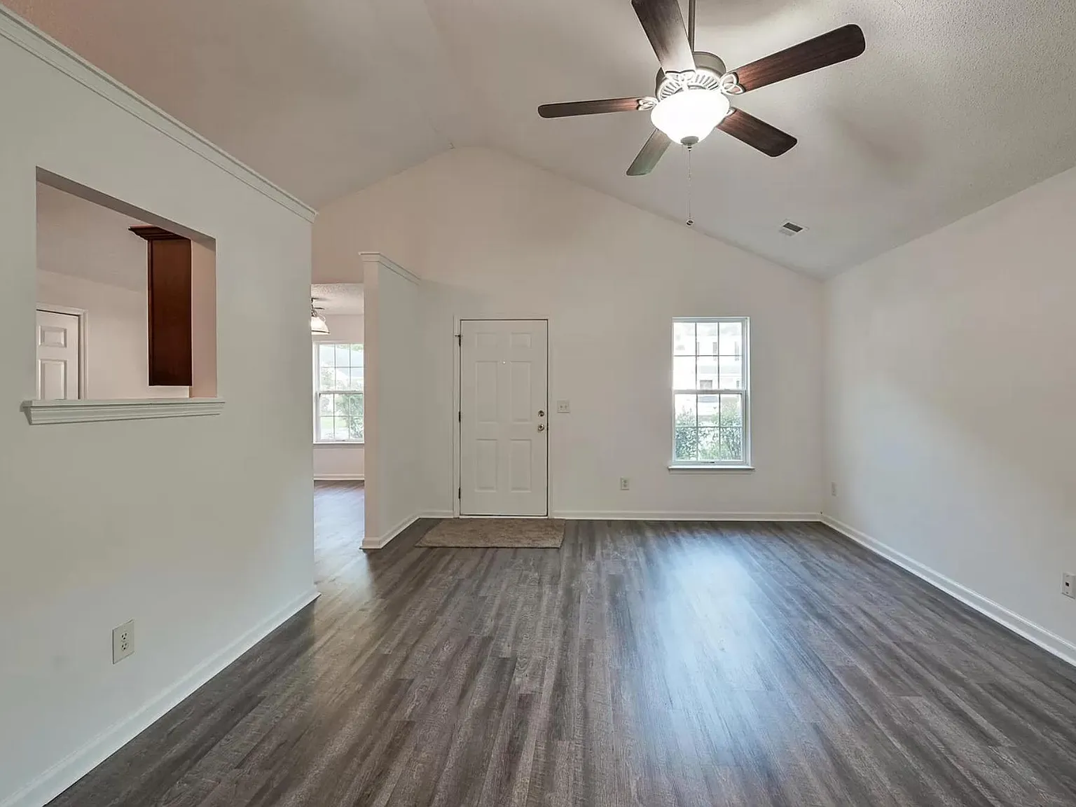 203 Trickle Dr — Photo 4