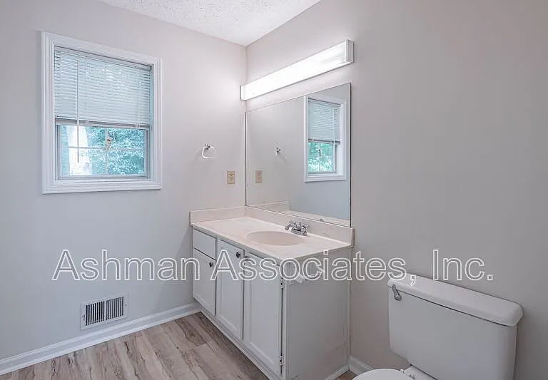 2402 Betsy Ct SW — Photo 15