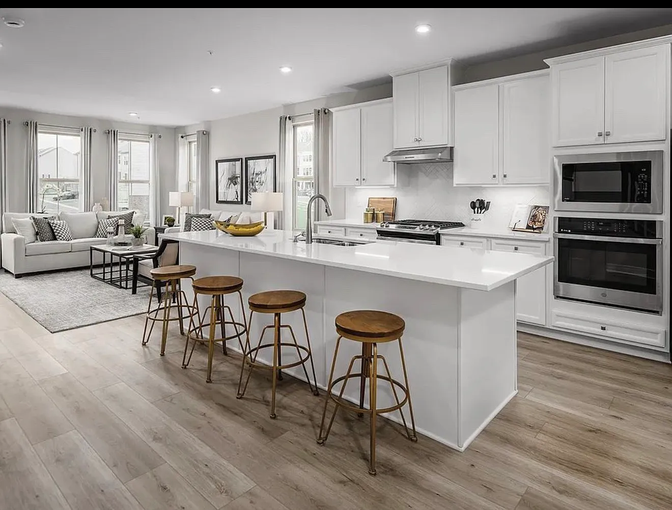 3 bed, 2.5 bath, 1750 sqft, $3,100 — Photo 3