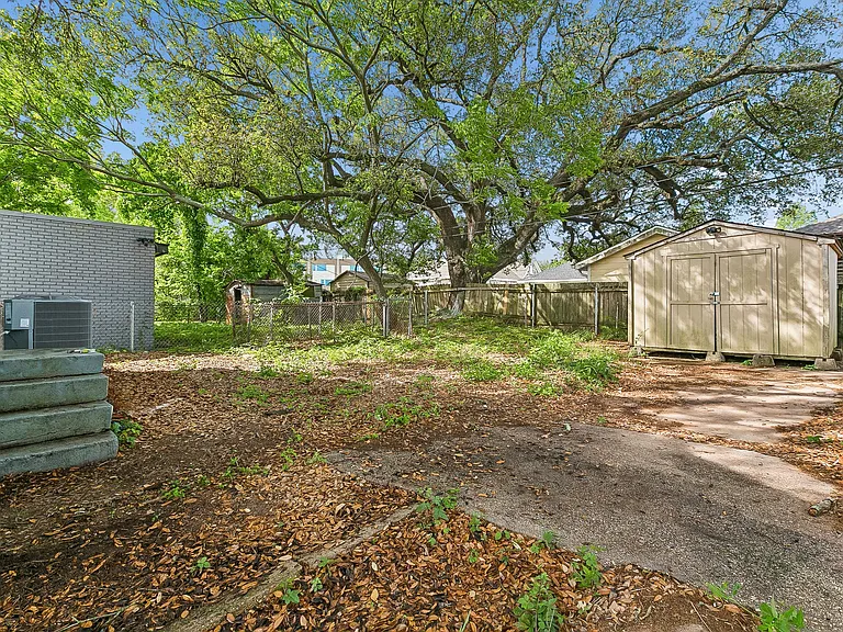 3540 Clermont Dr — Photo 22