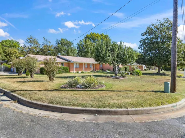 515 Meadowbrook Dr, Longview, TX 75601