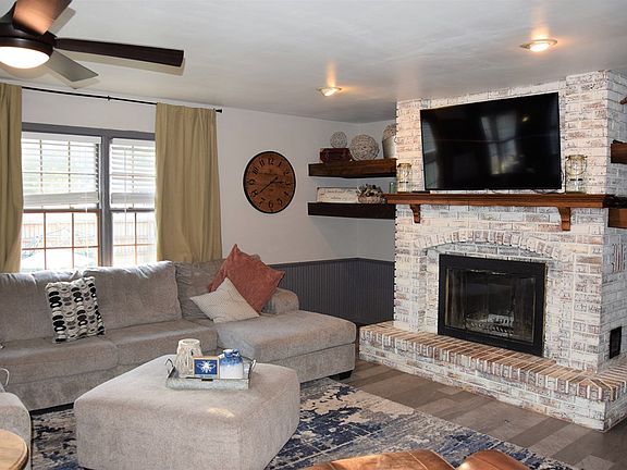 2nd image of 1832 Lewis St