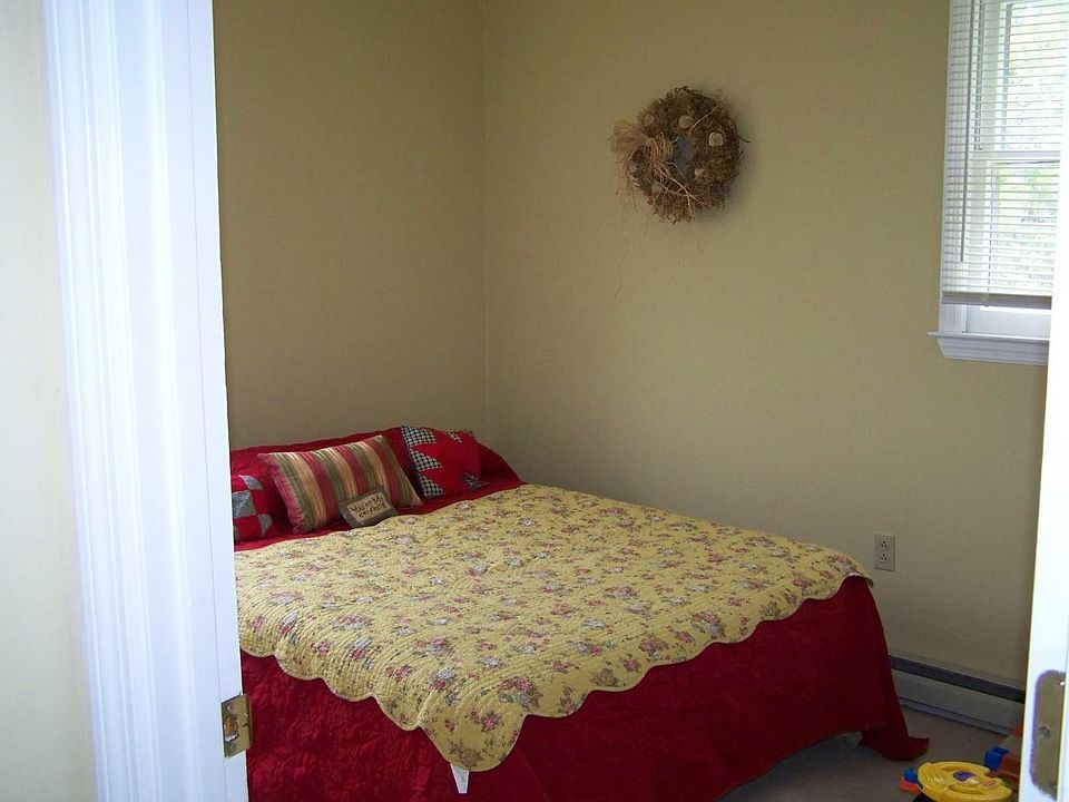 Back bedroom (approx. 10x12)