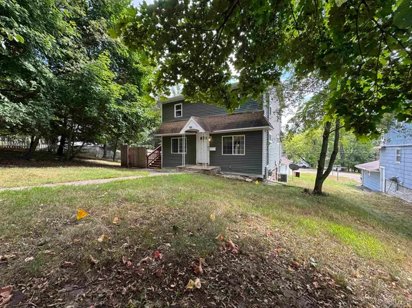 709 E H St, Iron Mountain, MI 49801