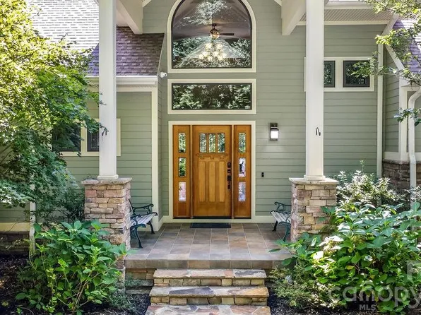 301 Gateway Dr, Hendersonville, NC 28739
