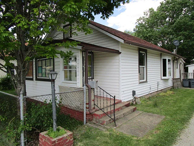 109 Penn Ave photo 1